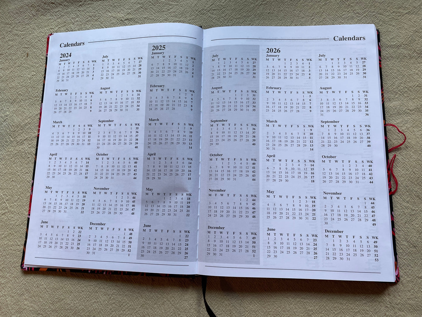 2025 Diaries : A4 Day-to-Page - Red and Blue Gumnuts