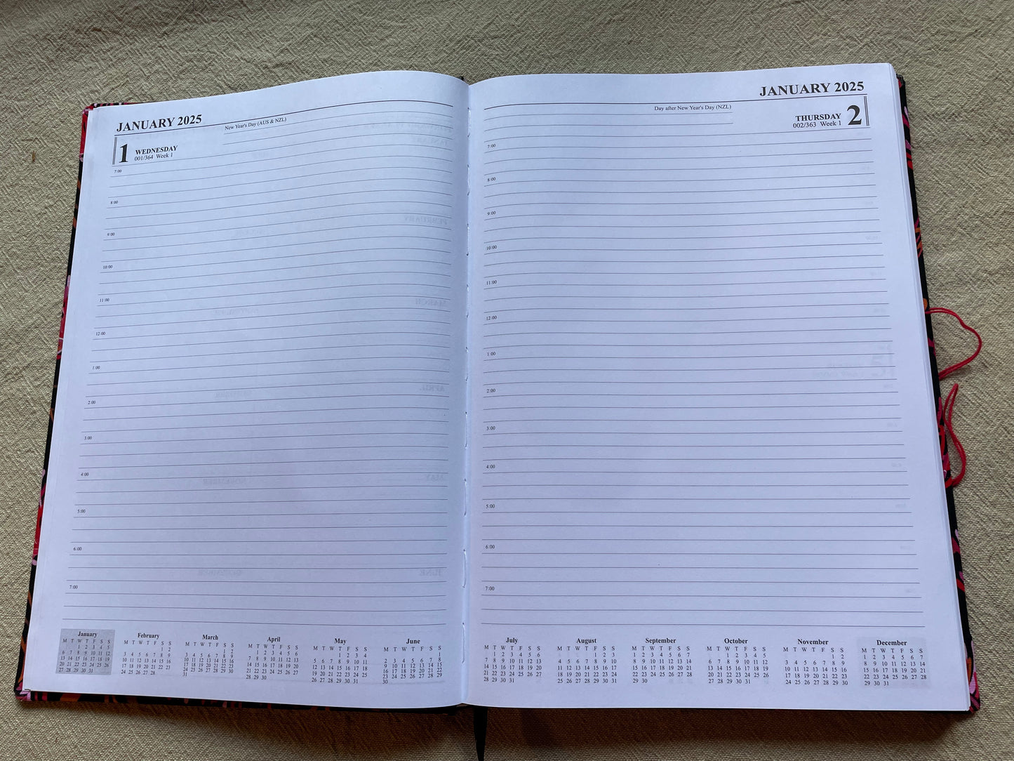 2025 Diaries : A4 Day-to-Page - Red and Blue Gumnuts