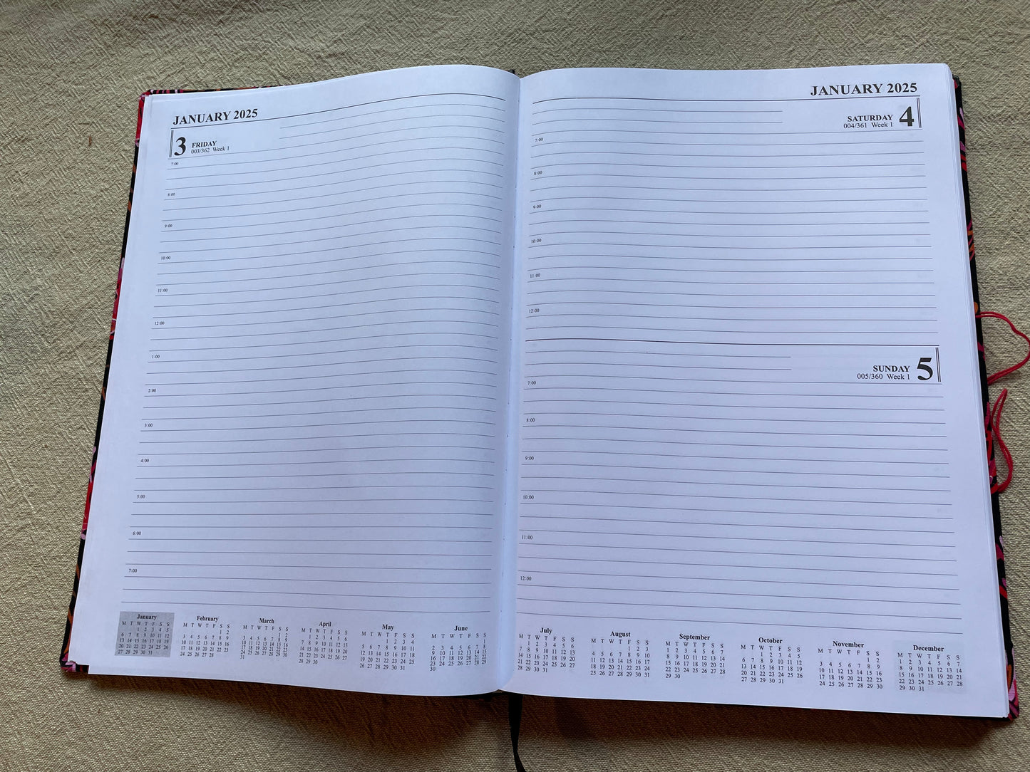 2025 Diaries : A4 Day-to-Page - Red and Blue Gumnuts