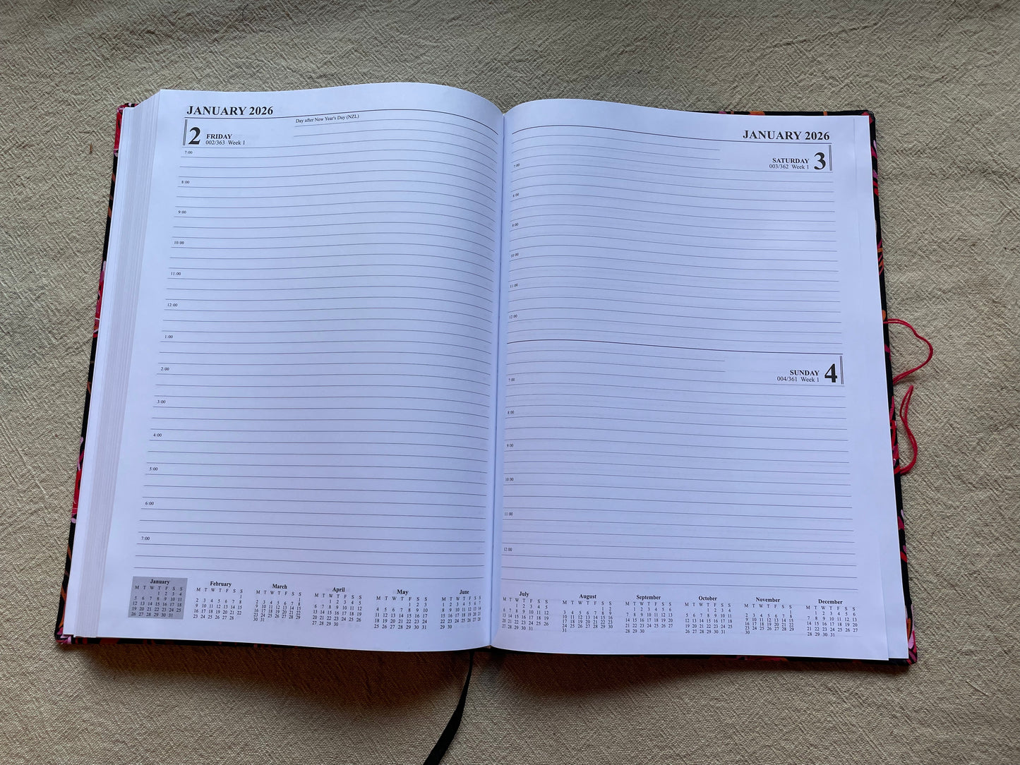 2025 Diaries : A4 Day-to-Page - Red and Blue Gumnuts