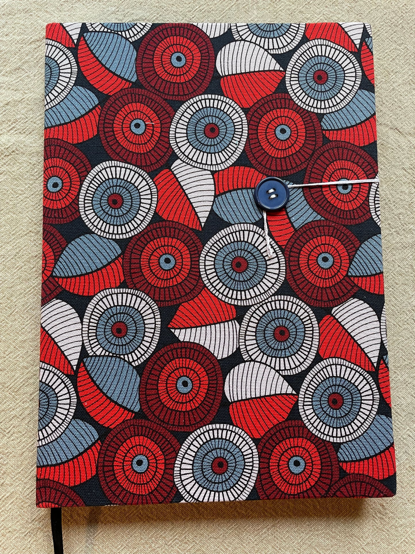 2025 Diaries : A4 Day-to-Page - Red and Blue Gumnuts