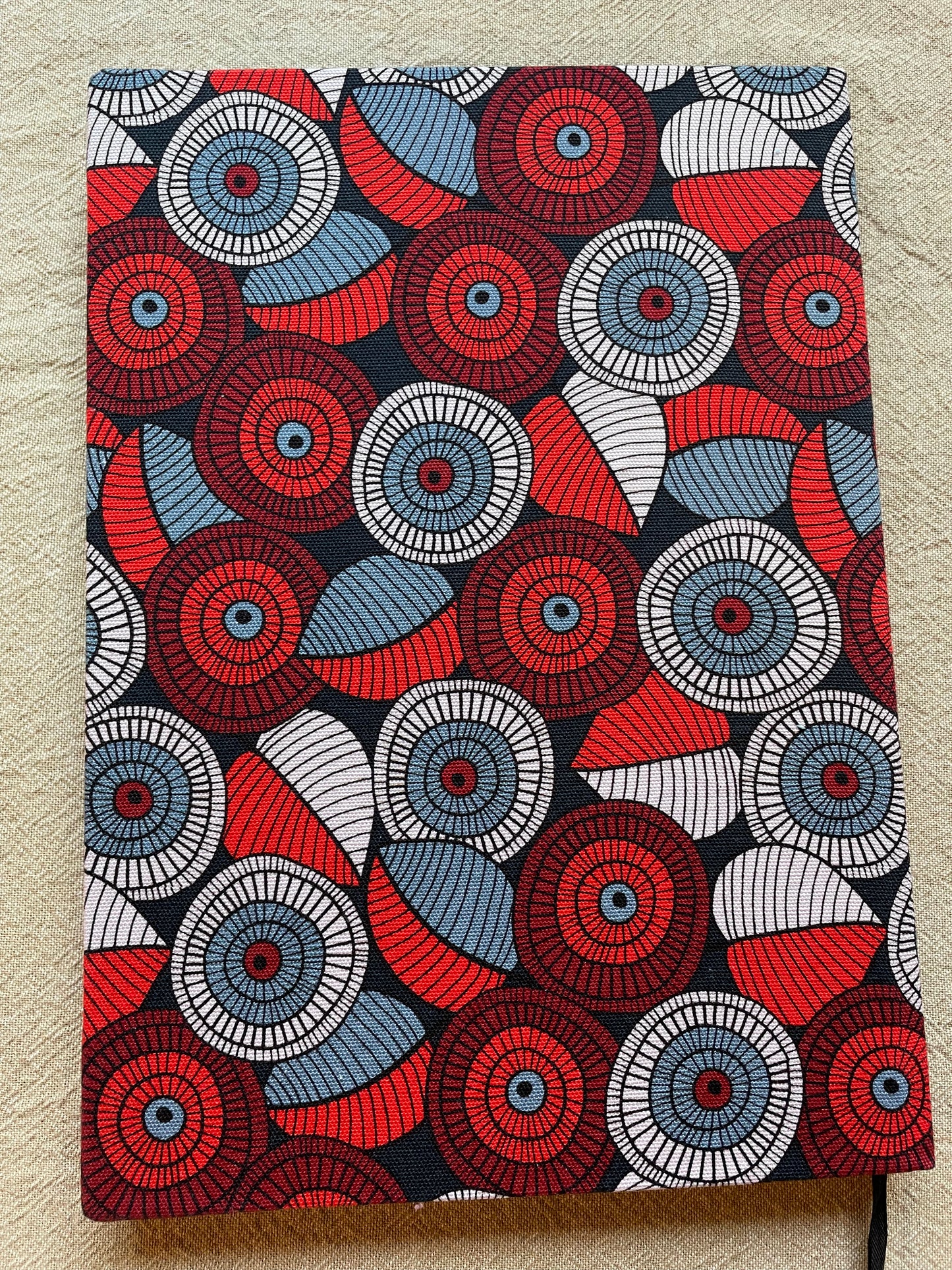 2025 Diaries : A4 Day-to-Page - Red and Blue Gumnuts