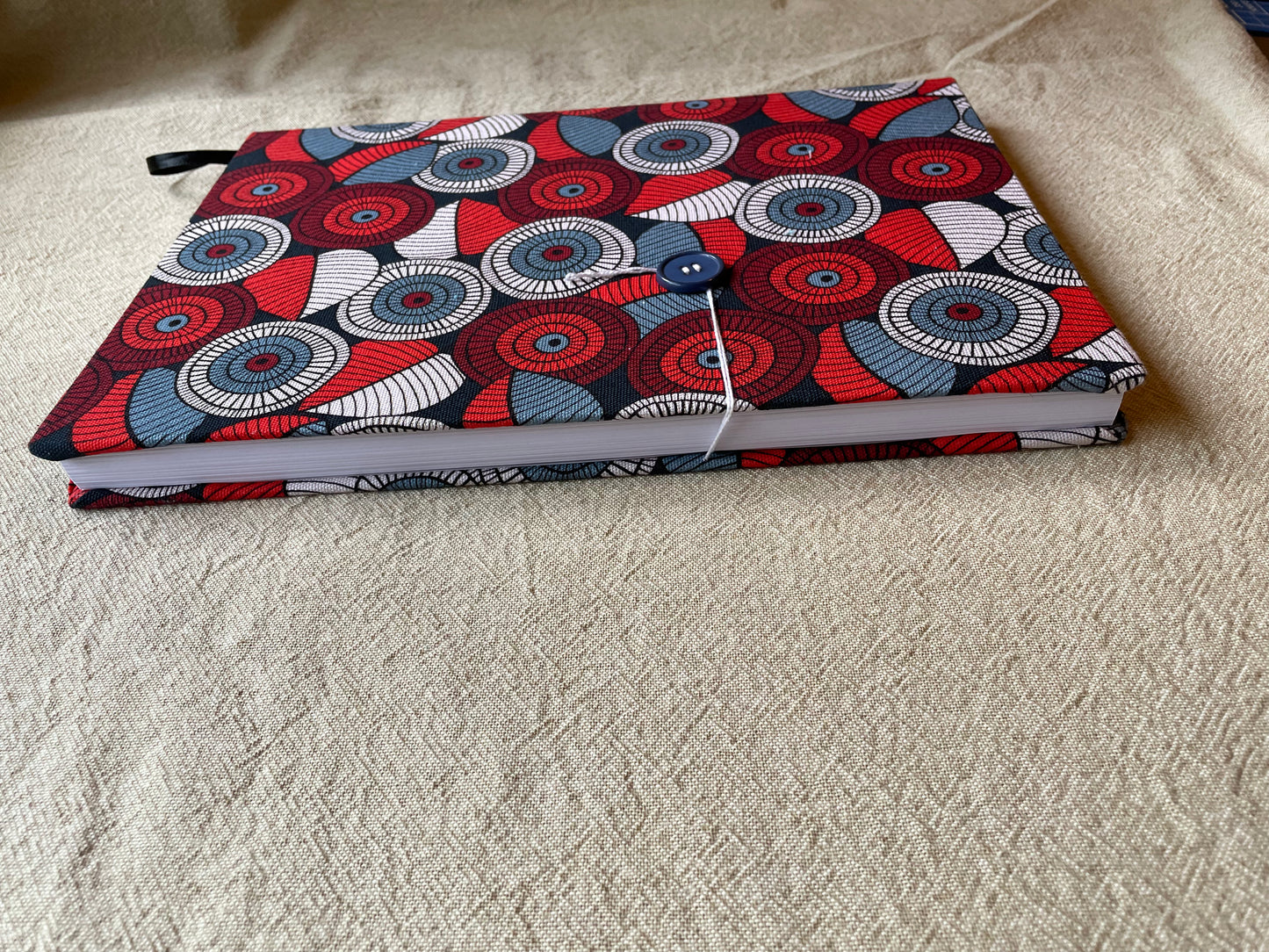 2025 Diaries : A4 Day-to-Page - Red and Blue Gumnuts