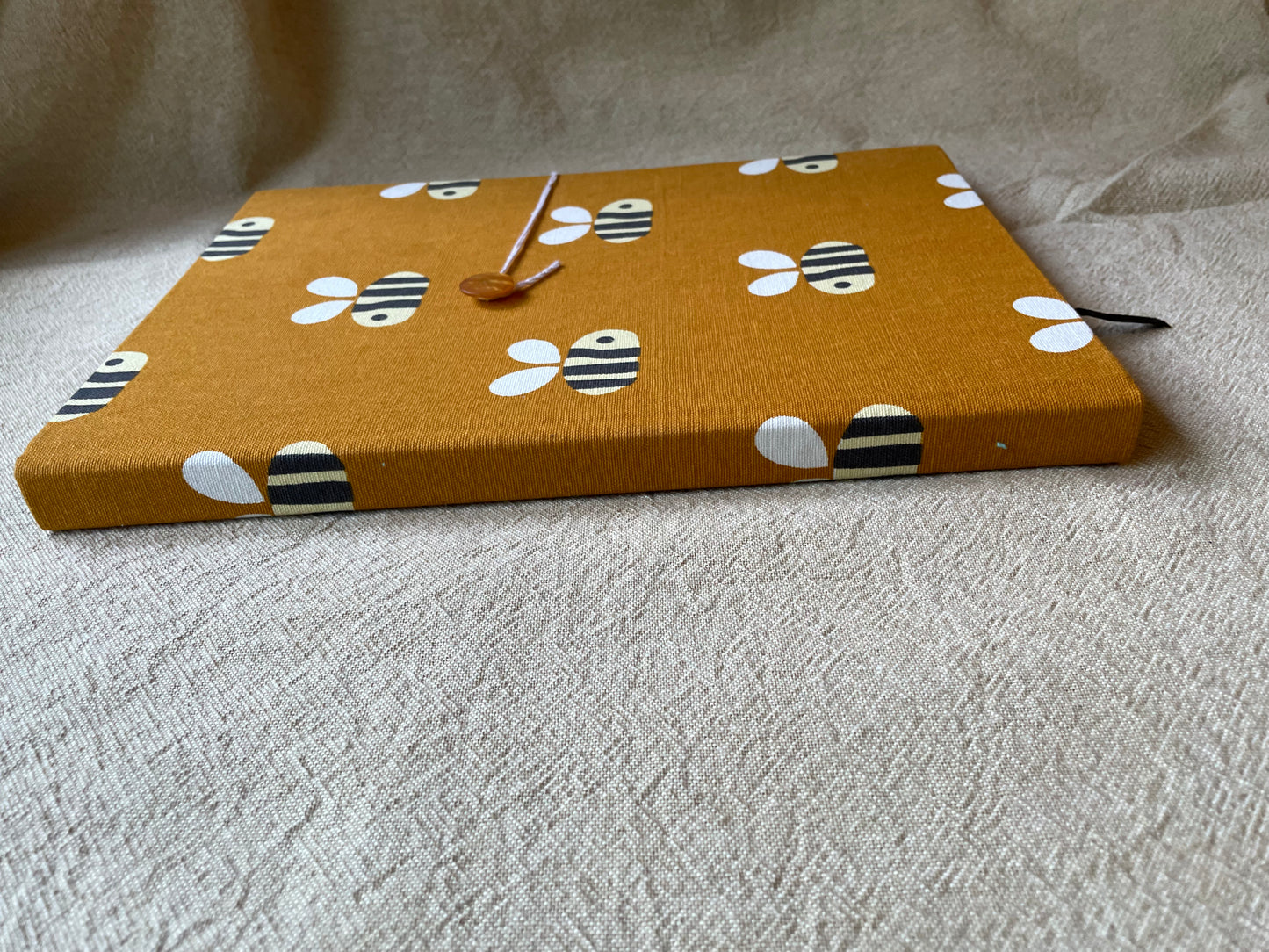 2025 Diaries : A4 Day-to-Page - Bees on Mustard