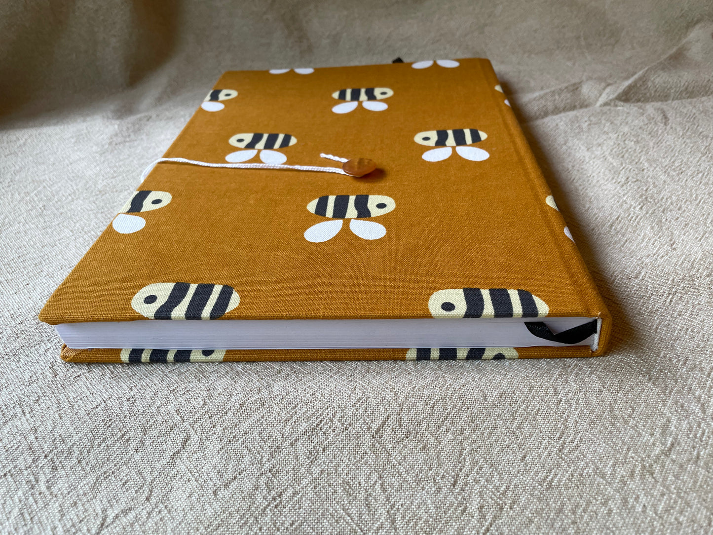 2025 Diaries : A4 Day-to-Page - Bees on Mustard