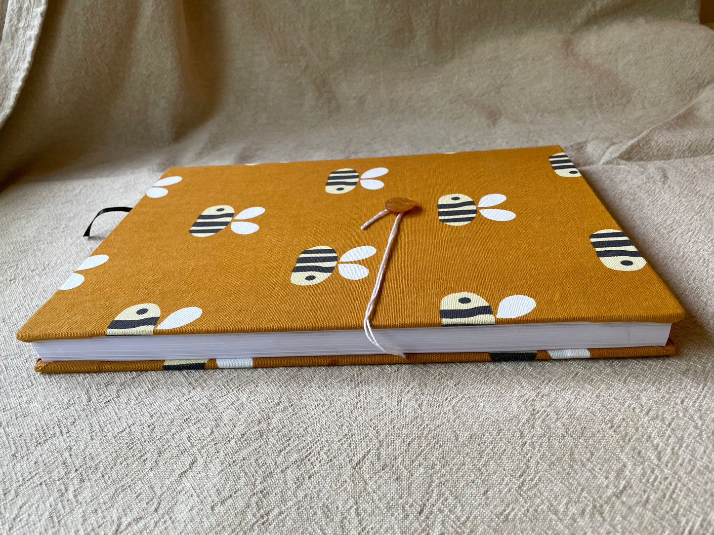 2025 Diaries : A4 Day-to-Page - Bees on Mustard
